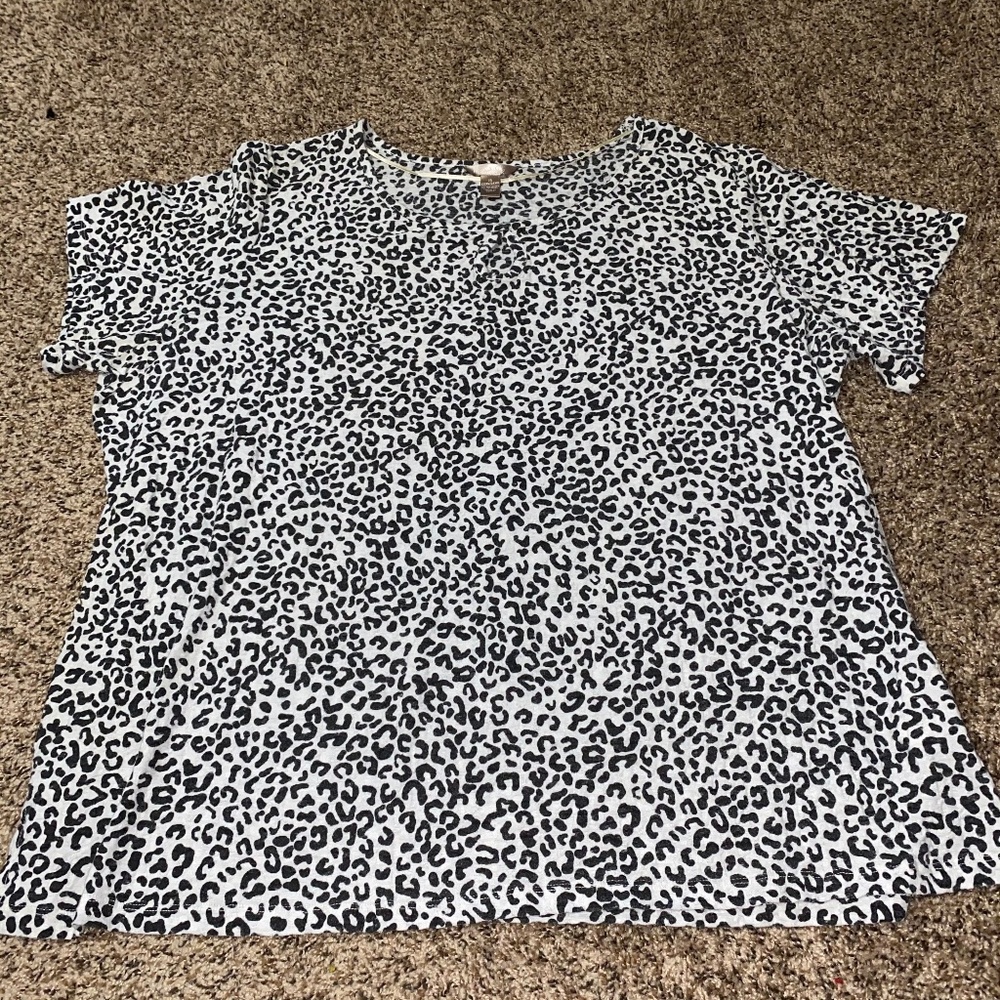 White Stag Cheetah Top 🤍🖤